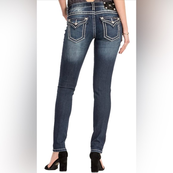 Miss Me Loose Saddle Stitch Border Skinny Jeans. Sizes: 27 & 28 - Picture 3 of 14